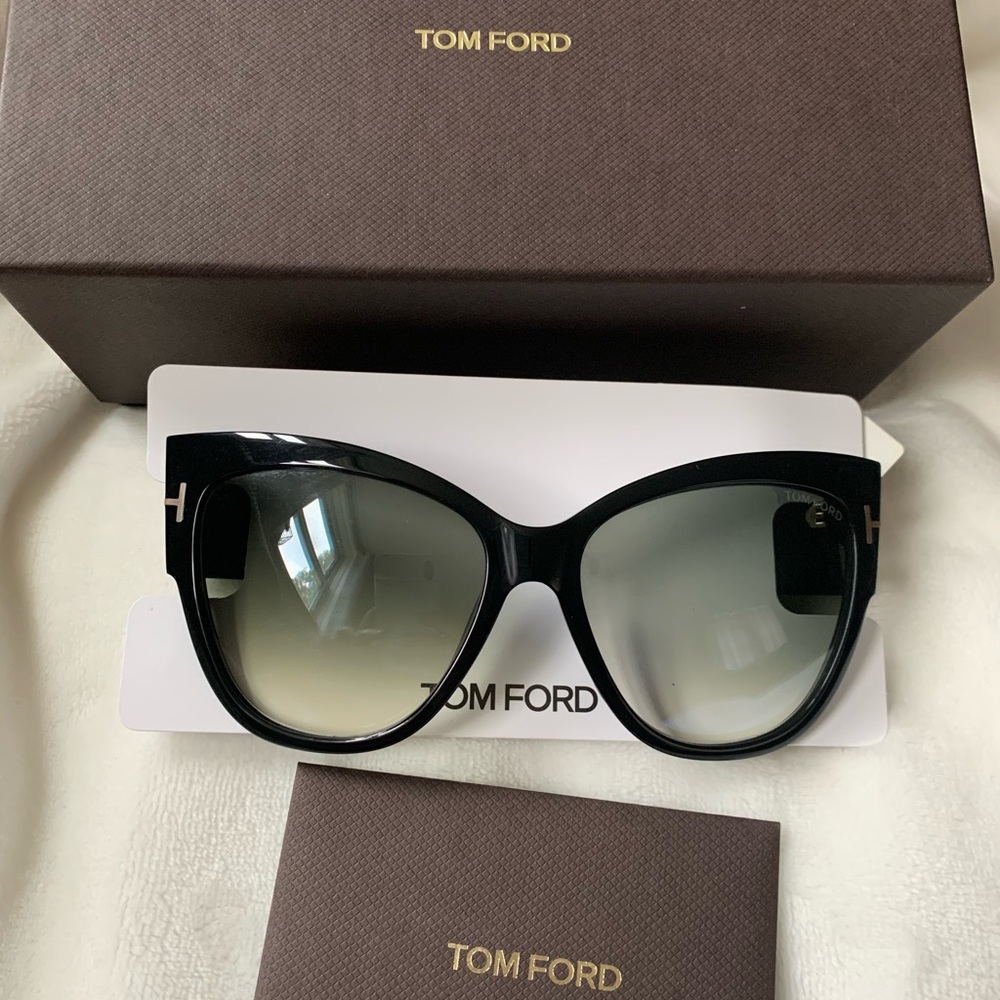 Tom Ford Anoushka sunglasses.